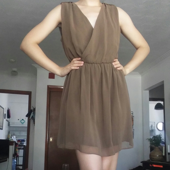 Forever 21 Dresses & Skirts - ✨2/$20✨Brown / Taupe Chiffon Wrap V-Neck Dress